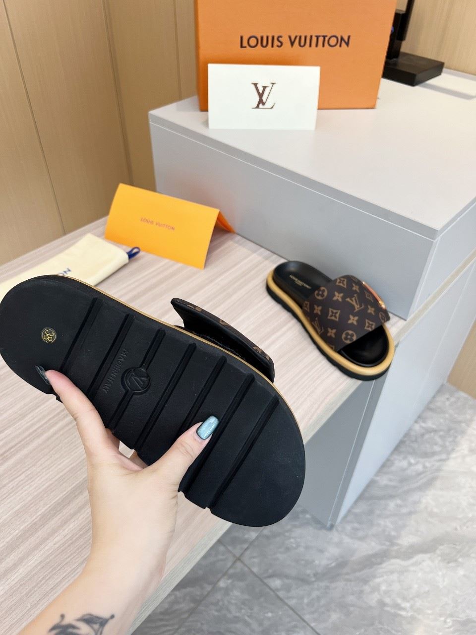 Louis Vuitton Slippers